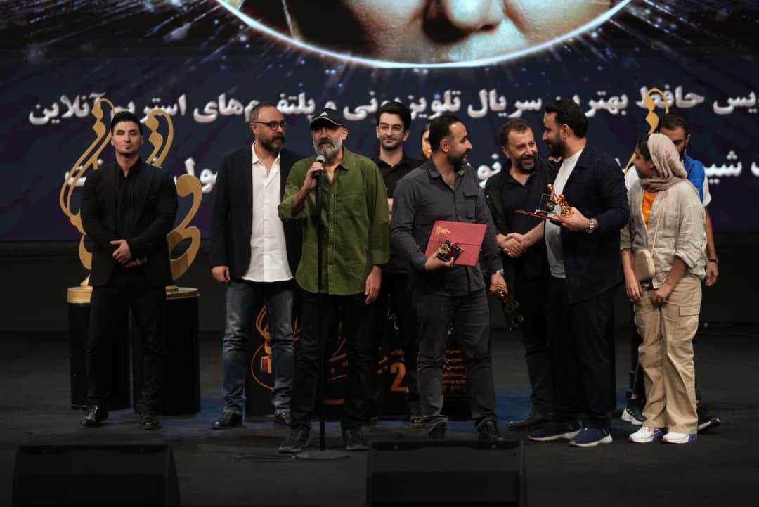 عکسی از بازیگران پوست شیر در جشن حافظ