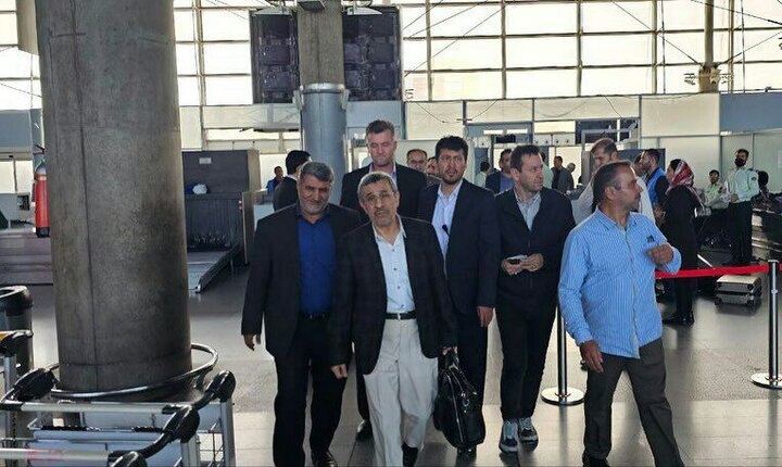 اولین تصاویر از احمدی‌نژاد در فرودگاه بعد از ممنوع‌الخروجی