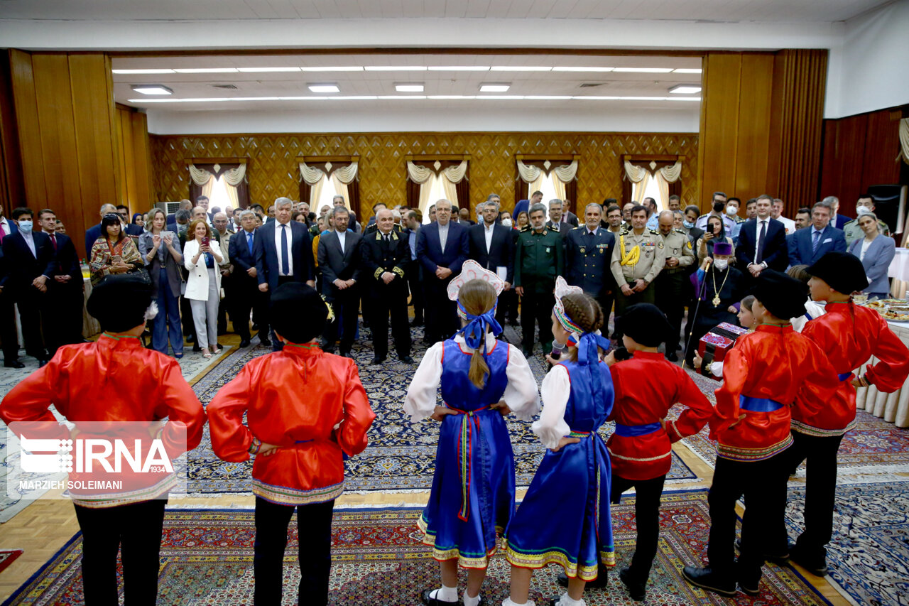 حضور وزیر دولت رئیسی در جشن سفارت روسیه