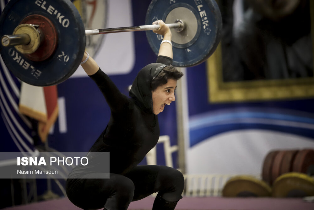 تصاویری از مسابقات وزنه‌برداری زنان ایرانی