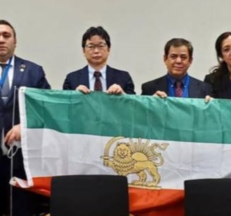 اقدام جنجالی عضو پارلمان ژاپن درباره پرچم ایران !