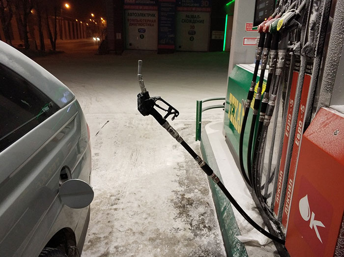 وضعیت حیرت‌انگیز یک پمپ بنزین در دمای 39 درجه زیر صفر