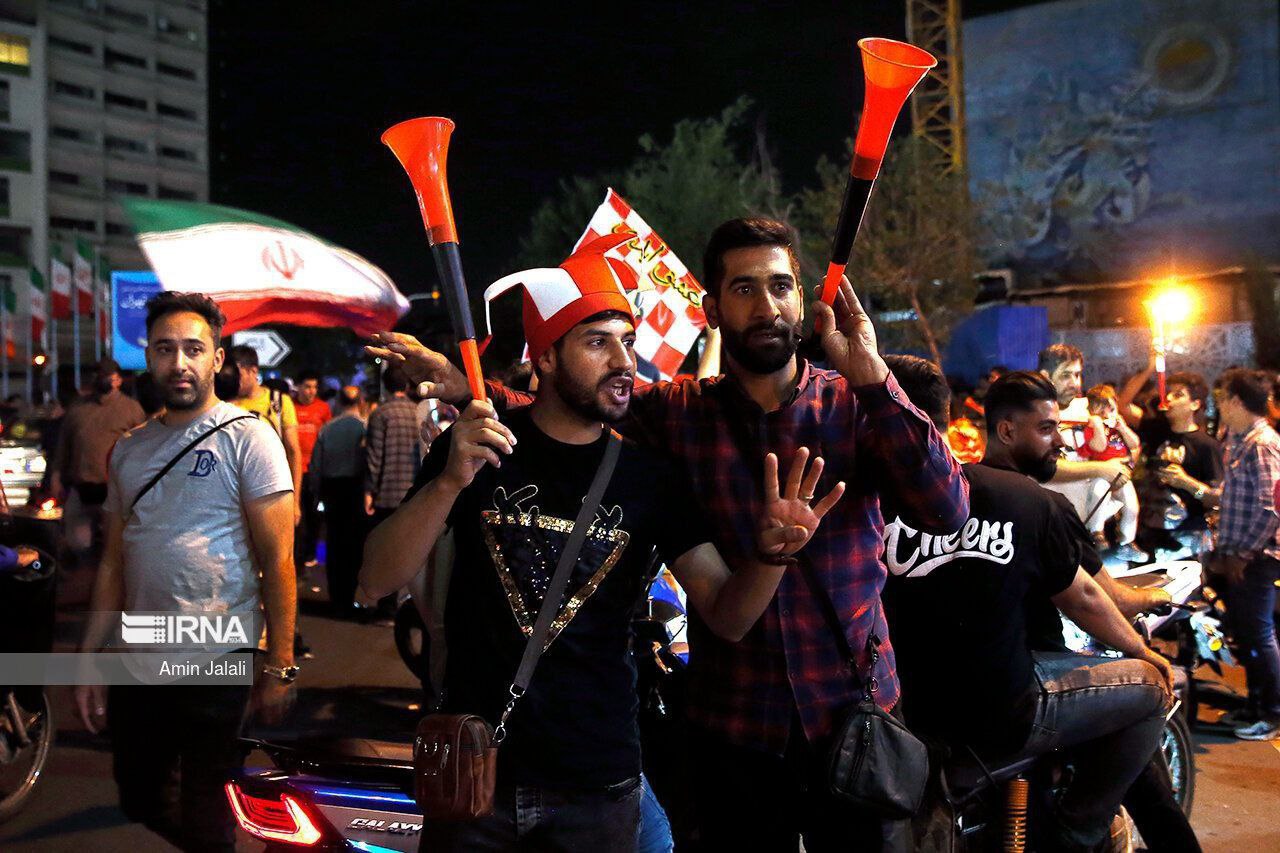 رقص و شادی پرسپولیسی‌ها در خیابان‌های تهران