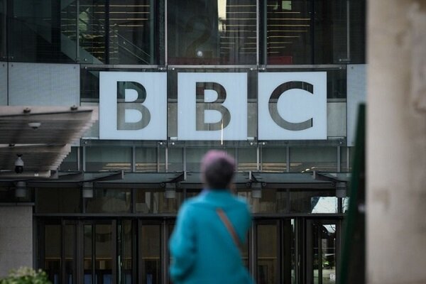 علت واقعی تعطیلی رادیوی BBC فارسی