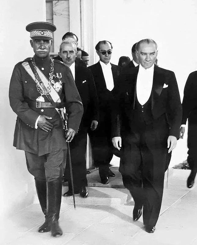 عکسی نادر و تاریخی از قاب دونفره رضاشاه و آتاتورک