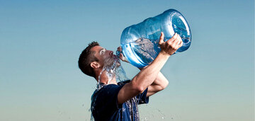 چقدر آب بنوشیم تا با کمبود آب بدن مواجه نشویم؟