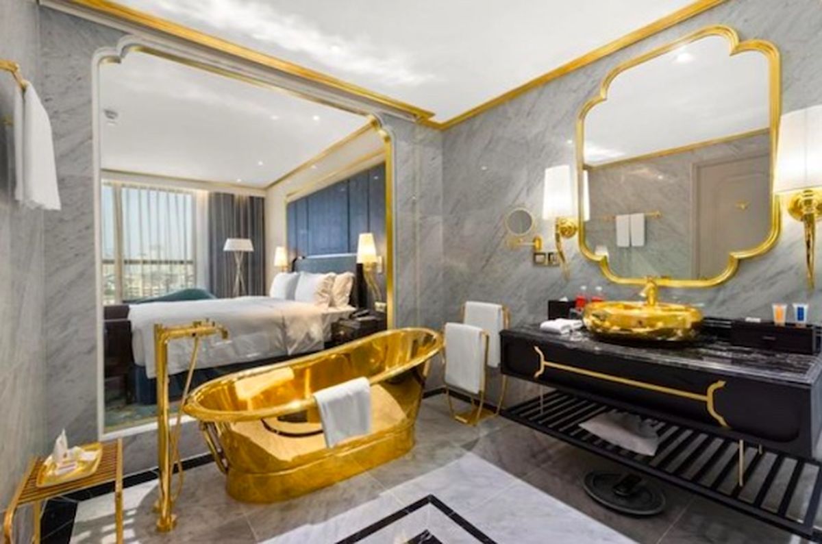 افتتاح یک هتل با اثاثیه‌ای از طلای خالص!