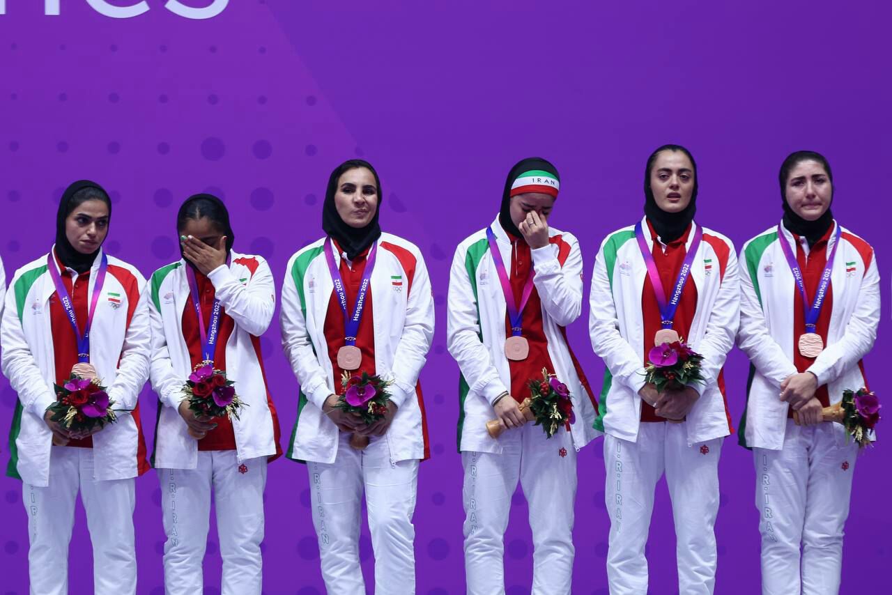 اشک دختران ایرانی روی سکو بند نیامد