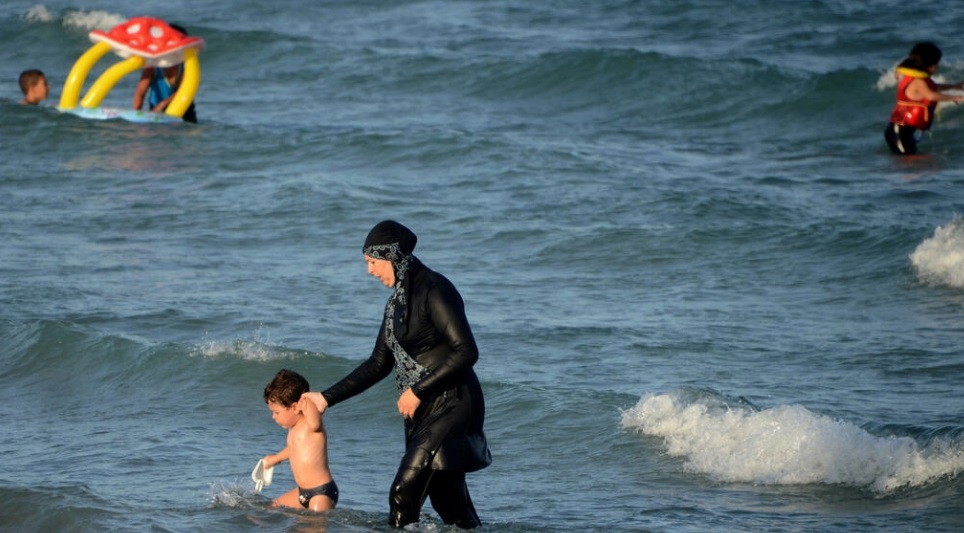 تصمیم مقامات فرانسه درباره لباس شنای اسلامی