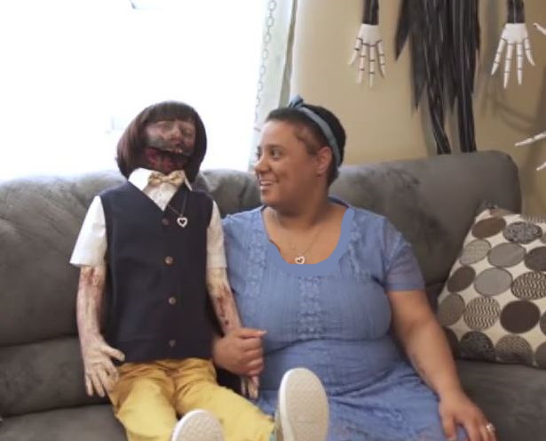 ازدواج زن آمریکایی با عروسک زامبی‌اش