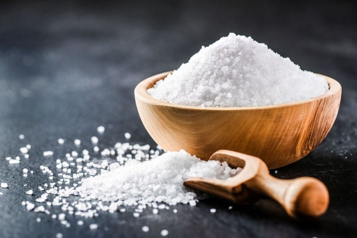 علائم مصرف بیش از حد نمک و راهکار کاهش آن
