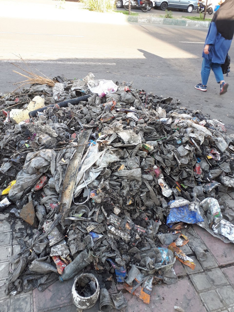 عکس زباله‌های عجیبی که از فاضلاب جنت‌آباد بیرون کشیدند