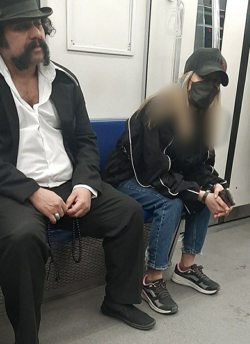 عکس پربازدید از تیپ دو شهروند در متروی تهران