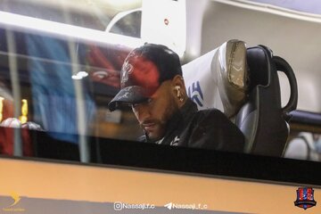 نصب مجسمه عجیب نیمار در ورودی هتل اسپیناس! 