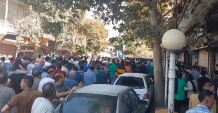 عکسِ برگزاری تجمع اعتراضی در نماز جمعه قزوین