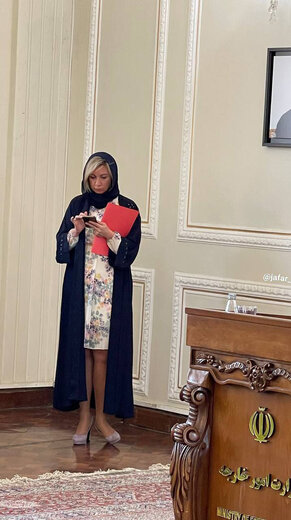 بحث بر سر پوشش «ماریا» دخترِ روسِ مهمان تهران