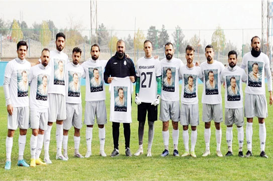 عکس مهران سماک روی پیراهن فوتبالیست‌ها