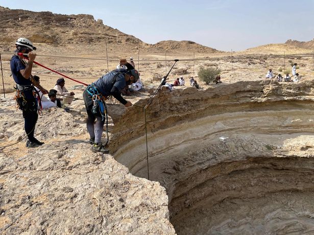 1_YEMEN-NATURE-GEOLOGY-CAVING-SPELUNKING (1)