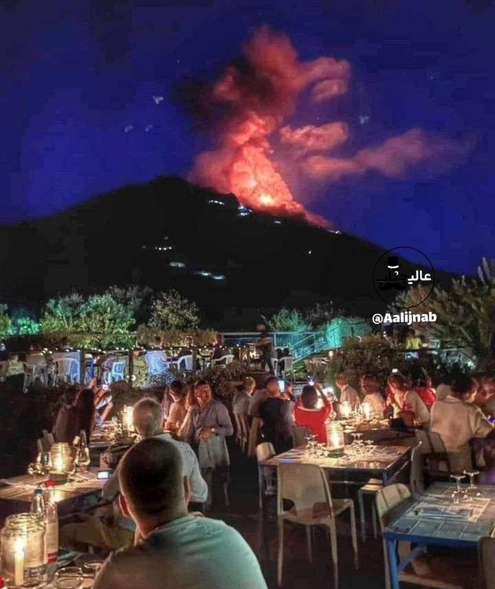 شام رُمانتیک با منظره فوران آتشفشان در ایتالیا!
