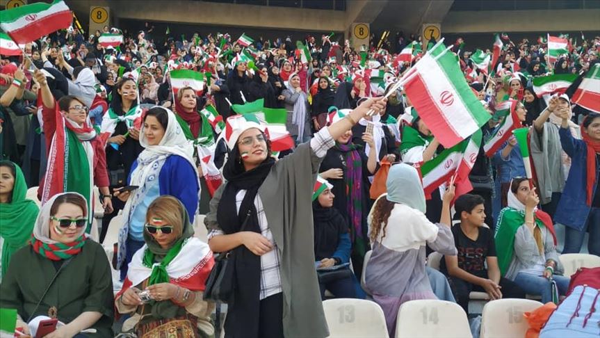 با قانون حجاب در ایران چه باید کرد؟ 