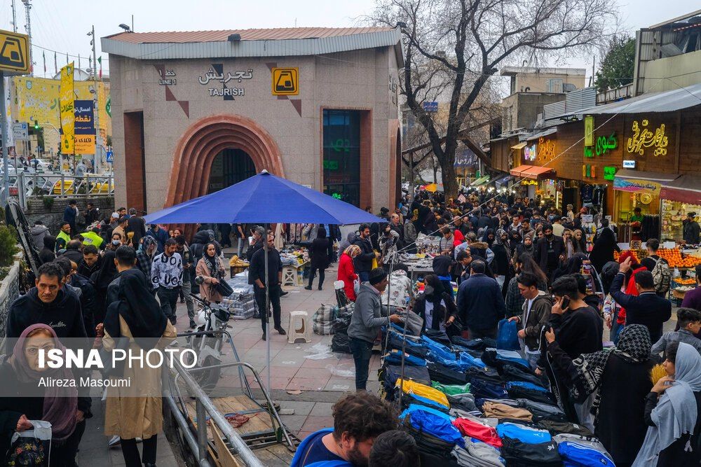 خیابان ولیعصر تهران در روزهای پایانی سال ۱۴۰۱