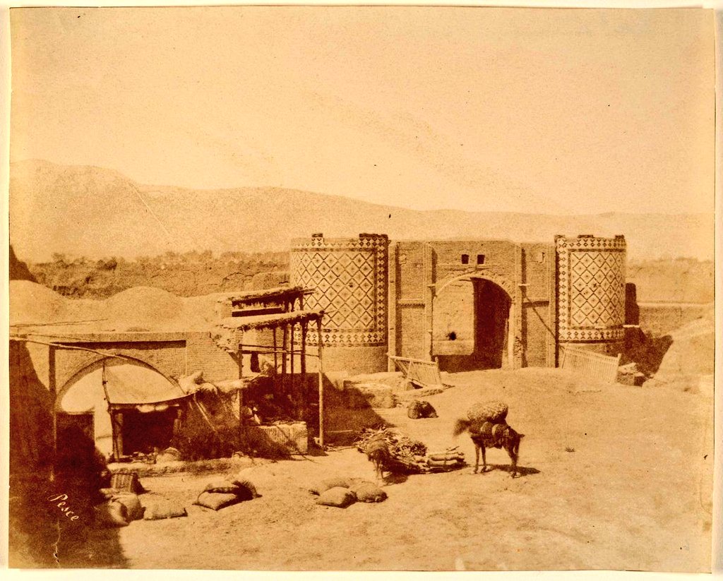 تصویر دروازه دولت تهران در سال 1850 میلادی!