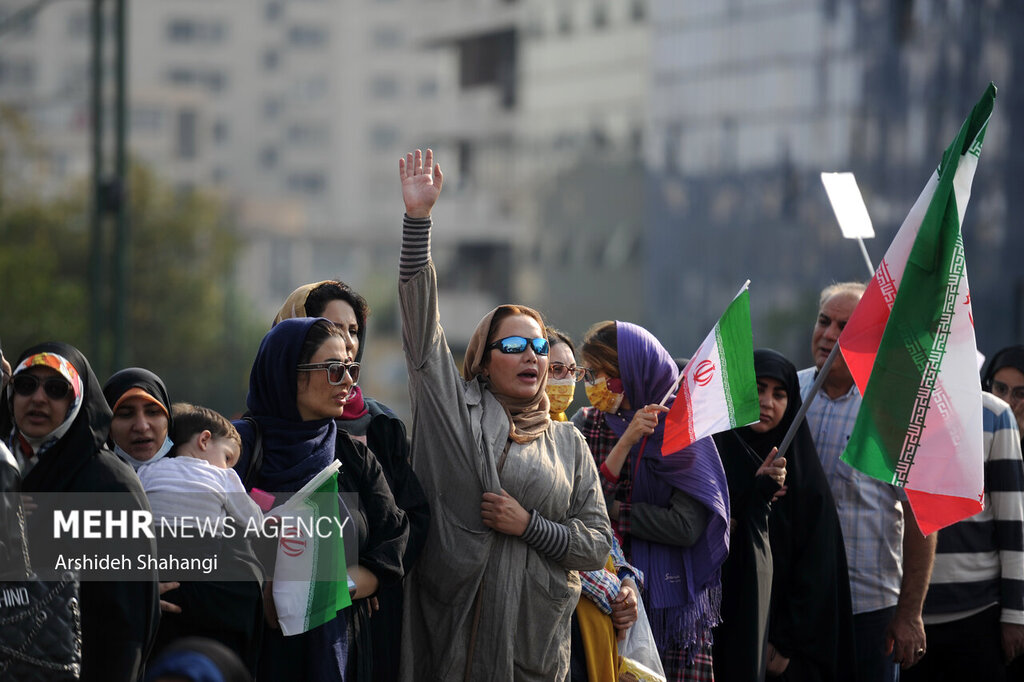 دیدار با چند شُل‌حجاب در خیابان انقلاب