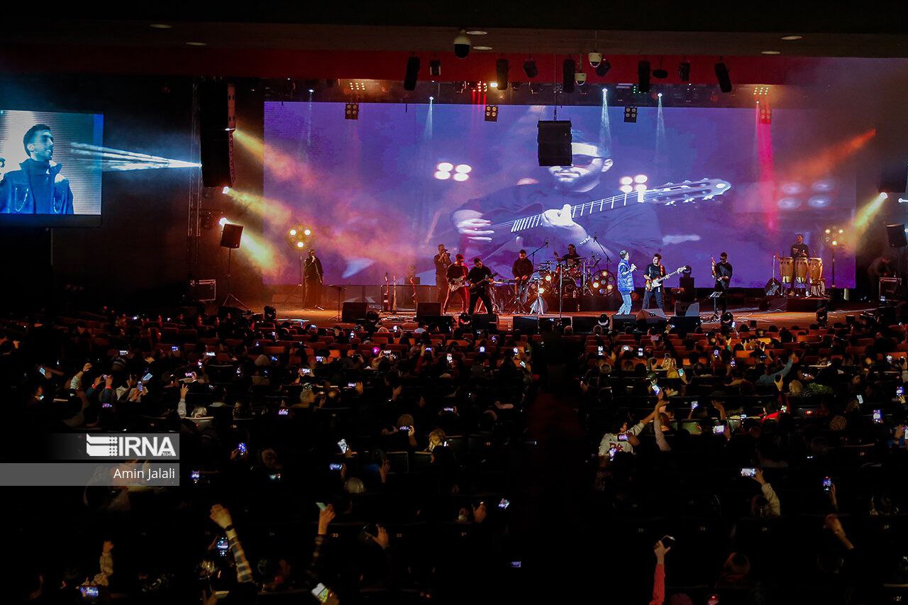 ویدئویی از کنسرت آقای «روم زوم کنی» در تهران