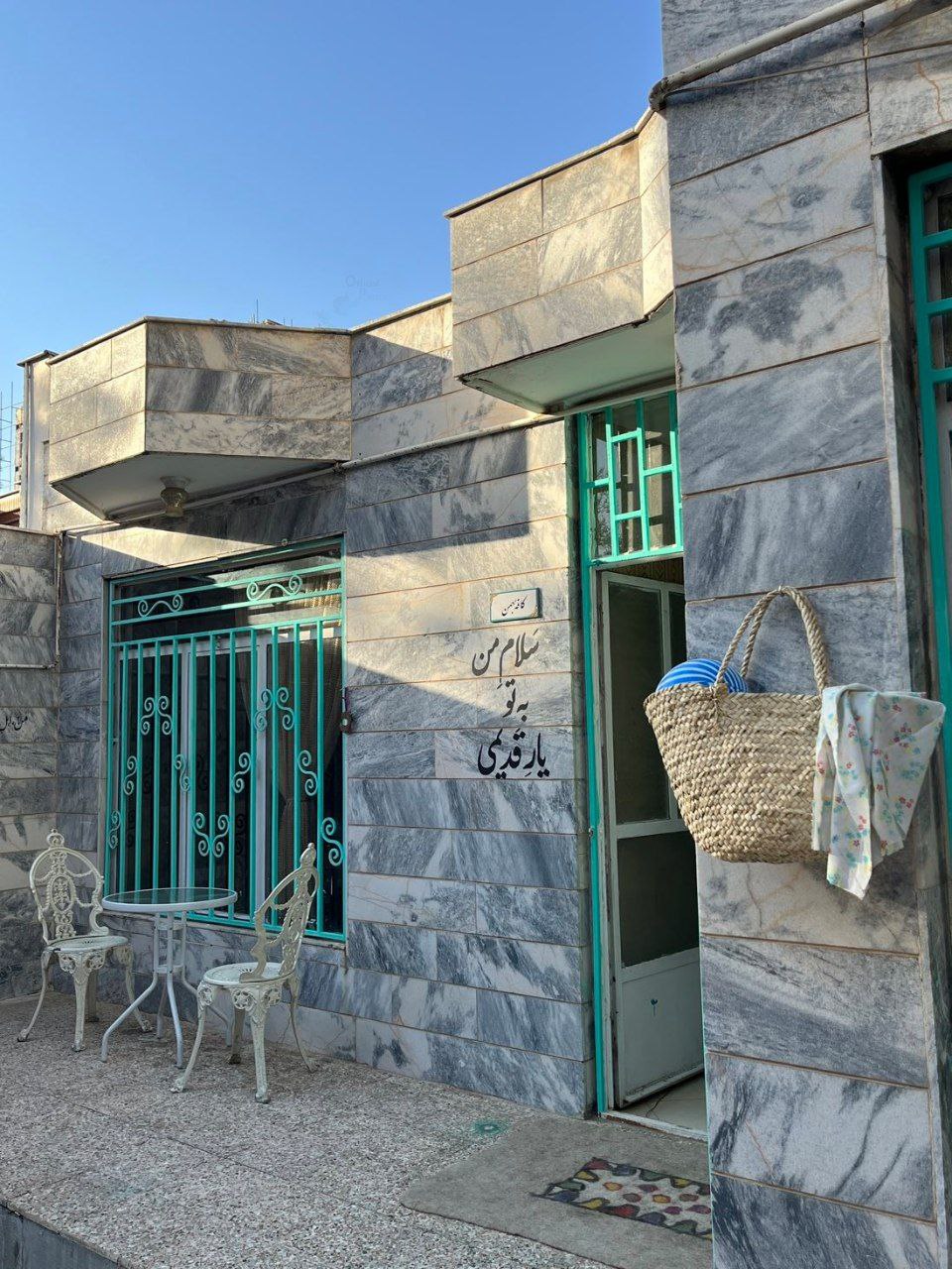 عکس عجیب از شمایل یک کافه در مشهد