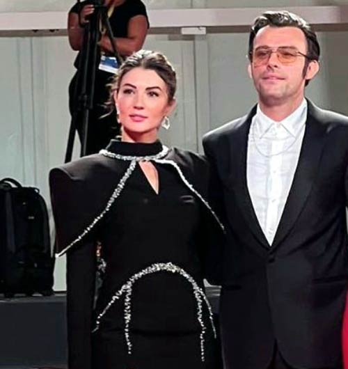 زیباترین بازیگر ترکیه با نامناسب‌ترین لباس در ونیز