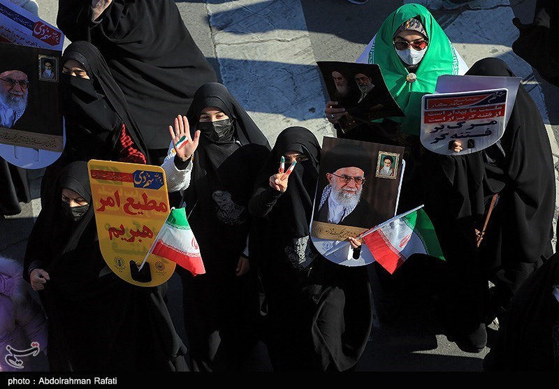تصاویری از زنان برقع‌پوش ایرانی در 9 دی