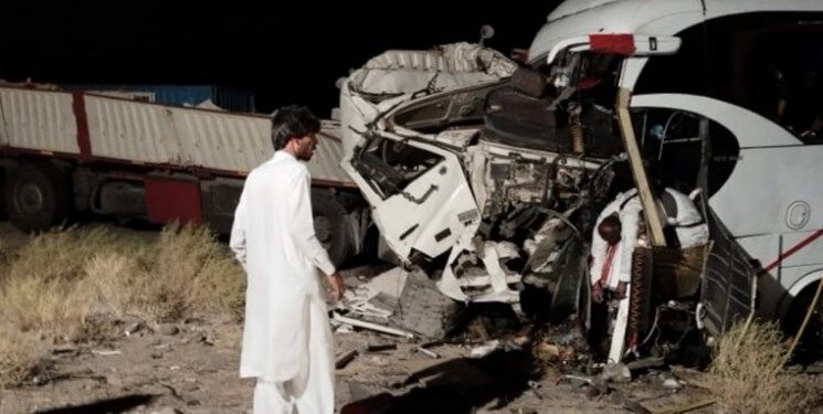 برخورد مرگبار اتوبوس با تریلی در جاده ایرانشهر 