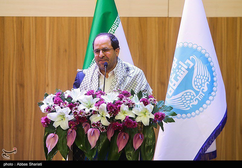 تصویری از استایل متفاوت رئیس دانشگاه تهران 