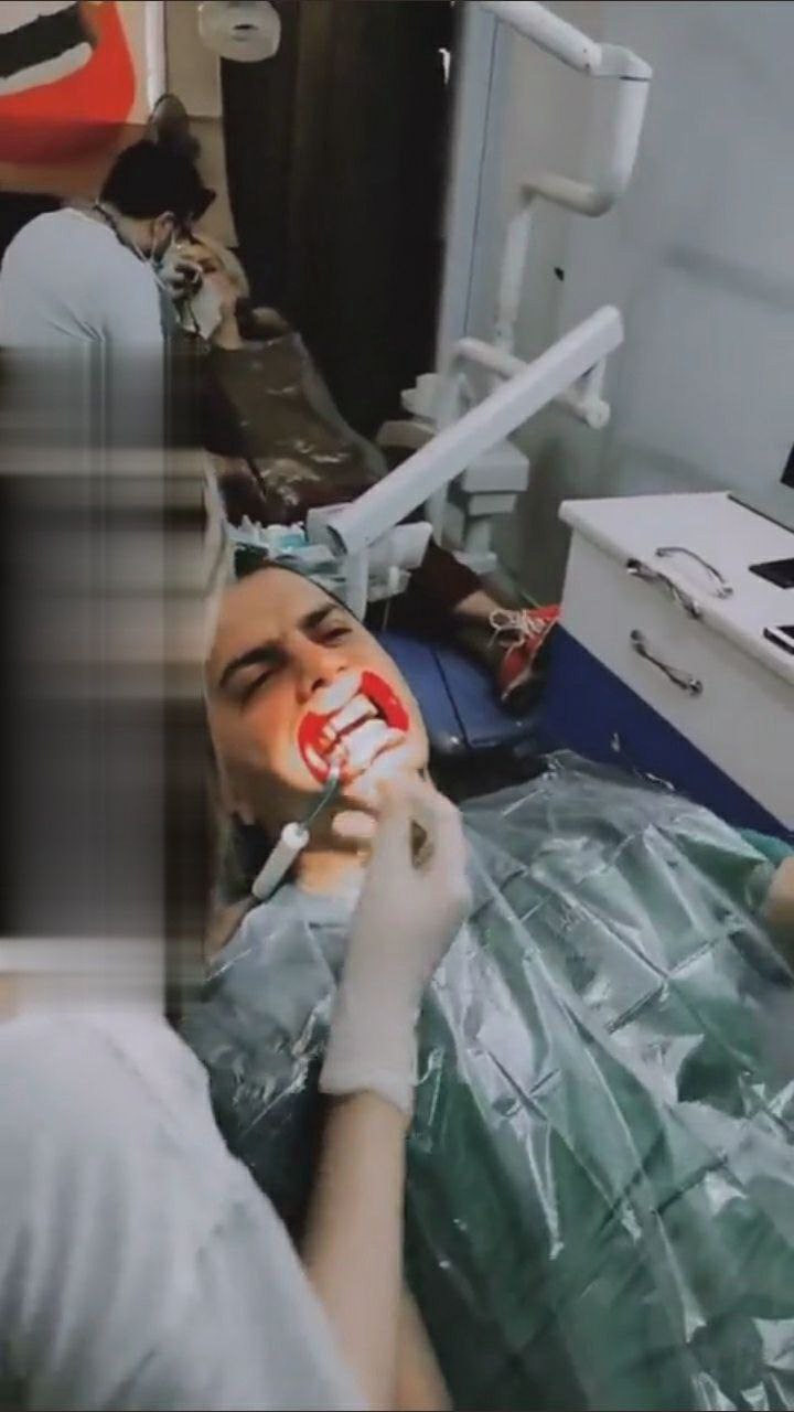 هردم‌بیل‌ترین دندان‌پزشکی تهران در این عکس‌ها
