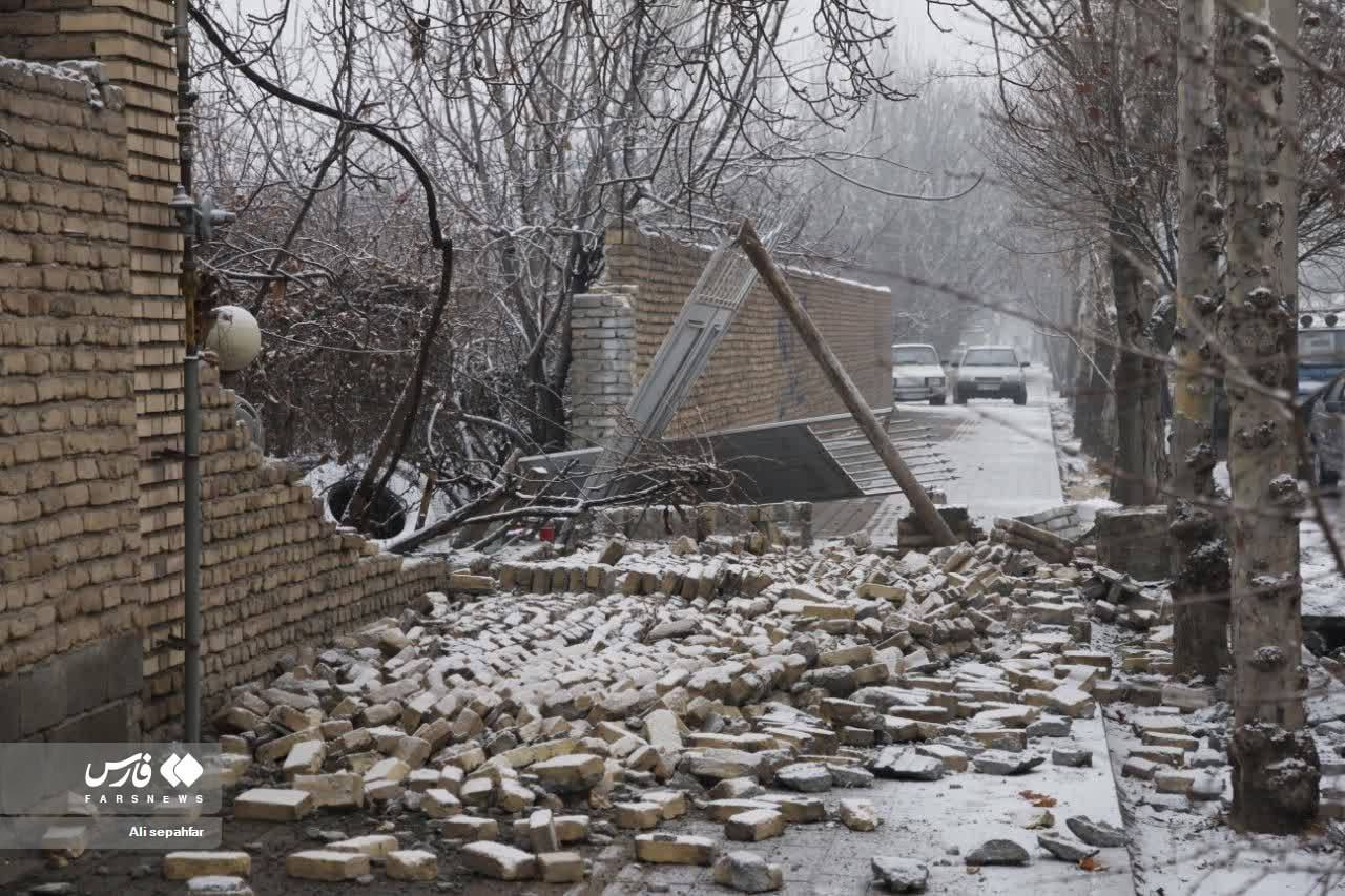 تصاویری دردناک از صبحِ بعد زلزله در خوی