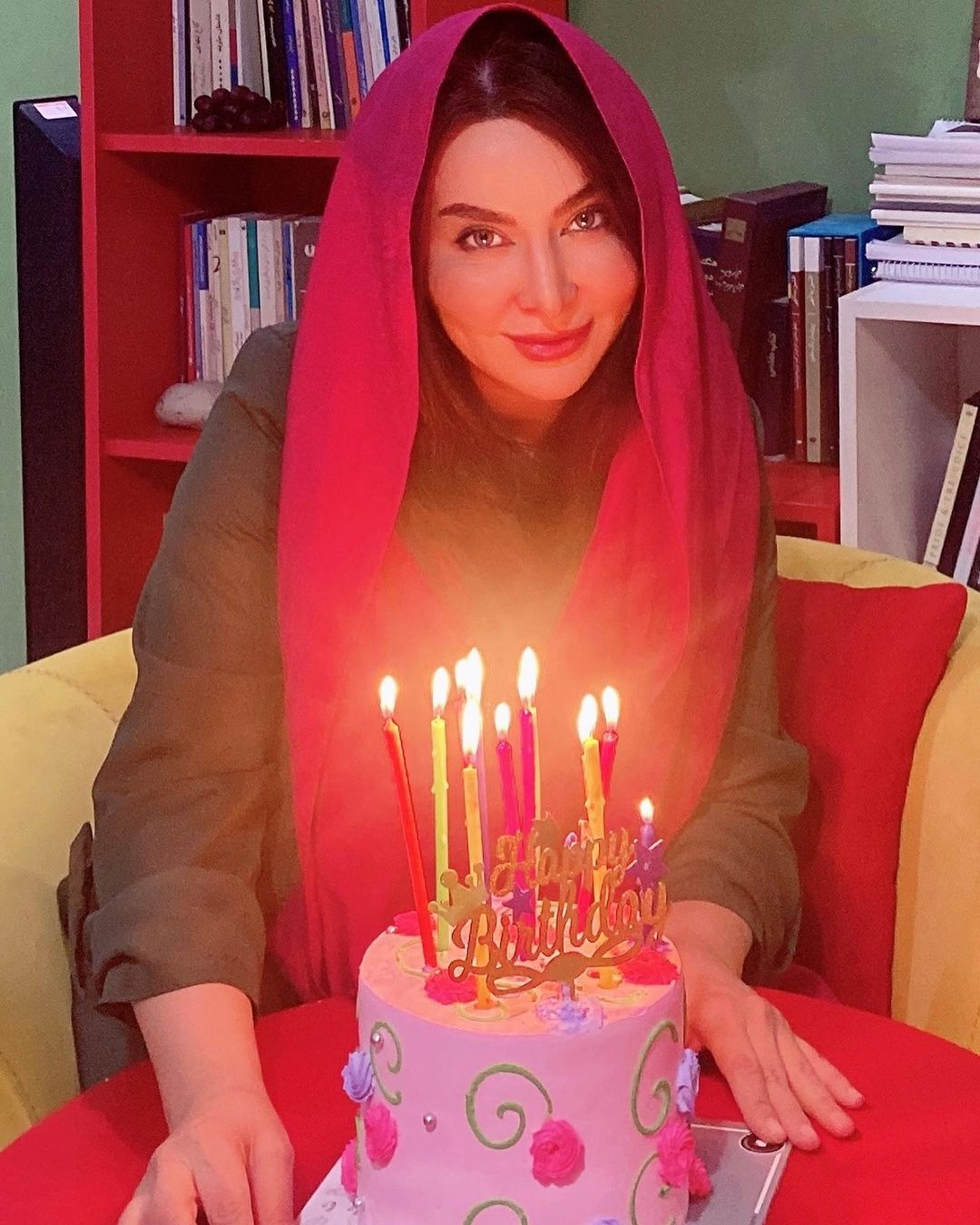 چهره شاداب خانم بازیگر در تولد ۴۸سالگی‌اش
