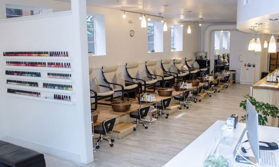 لیست ۱۰ مورد از بهترین مراکز کاشت ناخن در غرب تهران