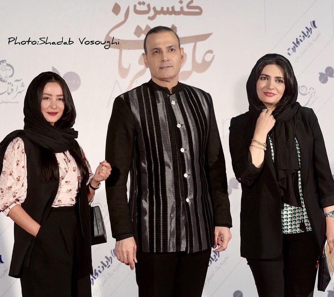 عکس الناز حبیبی و لیندا کیانی کنار خواننده معروف