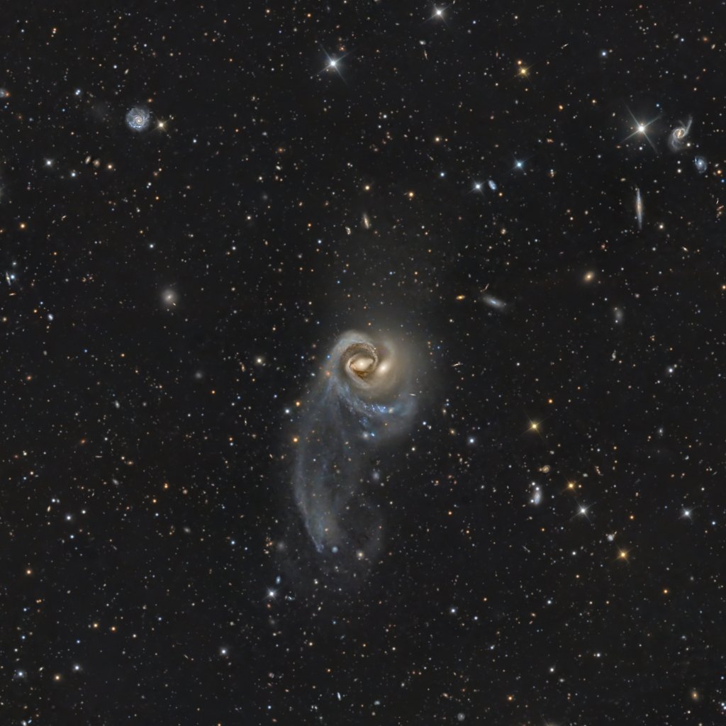 تصویری زیبا از یک آغوش کهکشانی