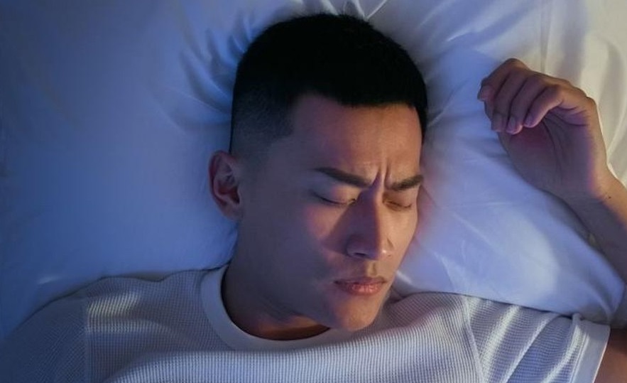 بدن چگونه در خواب متوجه می‌شود که زمان دفع ادرار است؟
