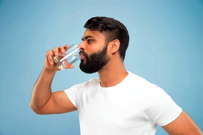 بدانید از عوارض مرگبار نوشیدن زیاد آب!