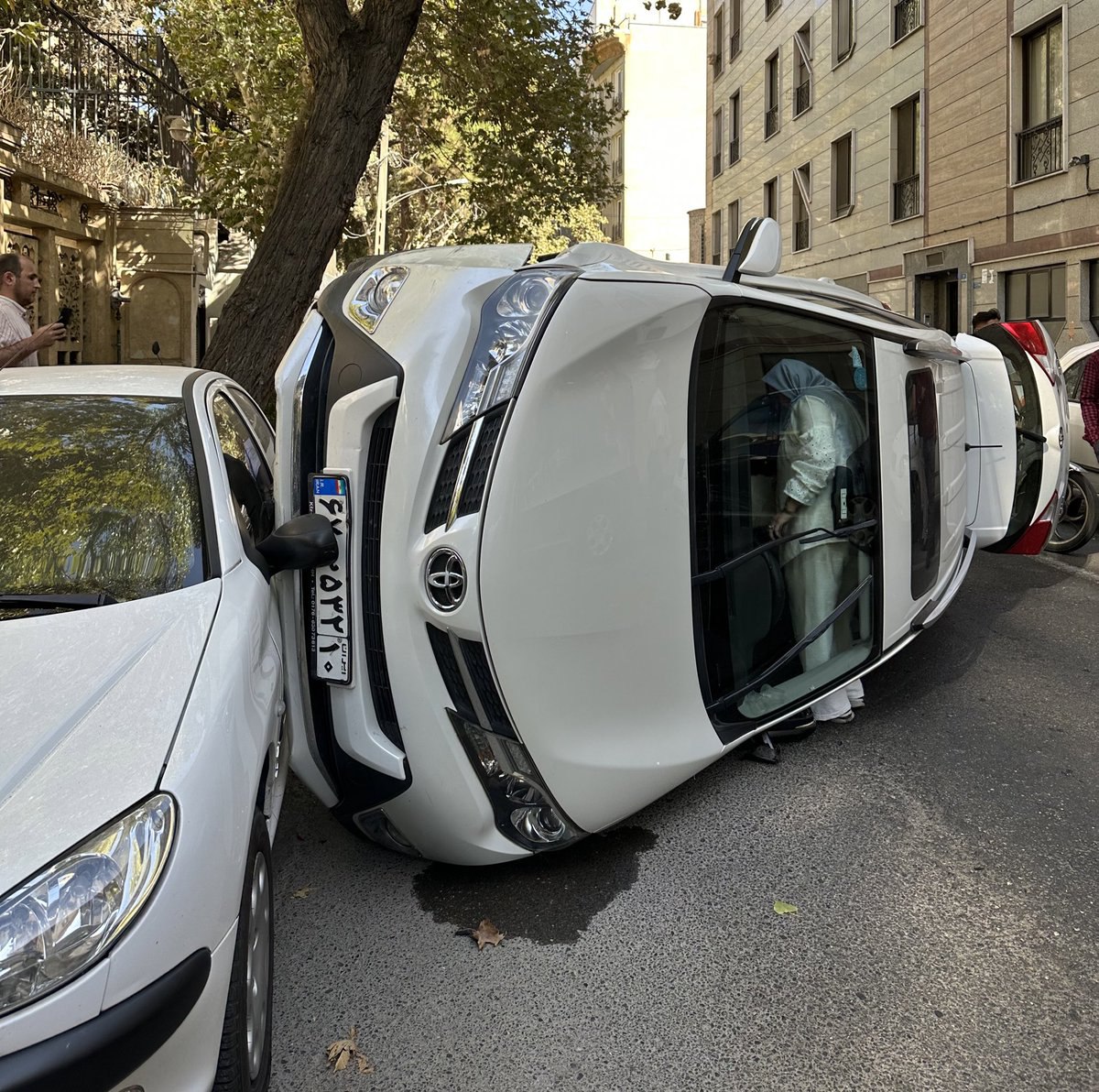 عجیب‌ترین صحنه‌ که از چپ کردن یک ماشین در ایران دیده‌اید