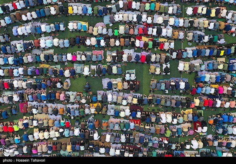  تصاویری جالب از اقامه نماز عید فطر در‌ کیش