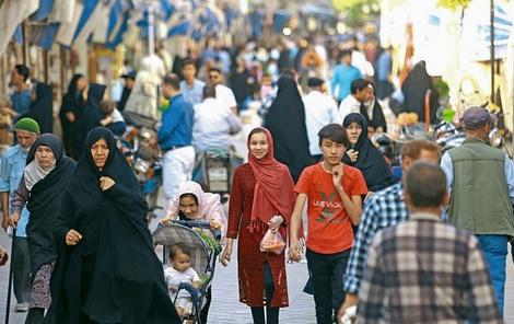 سه دختر افغان‌ در تهران چطور زندگی می‌کنند؟