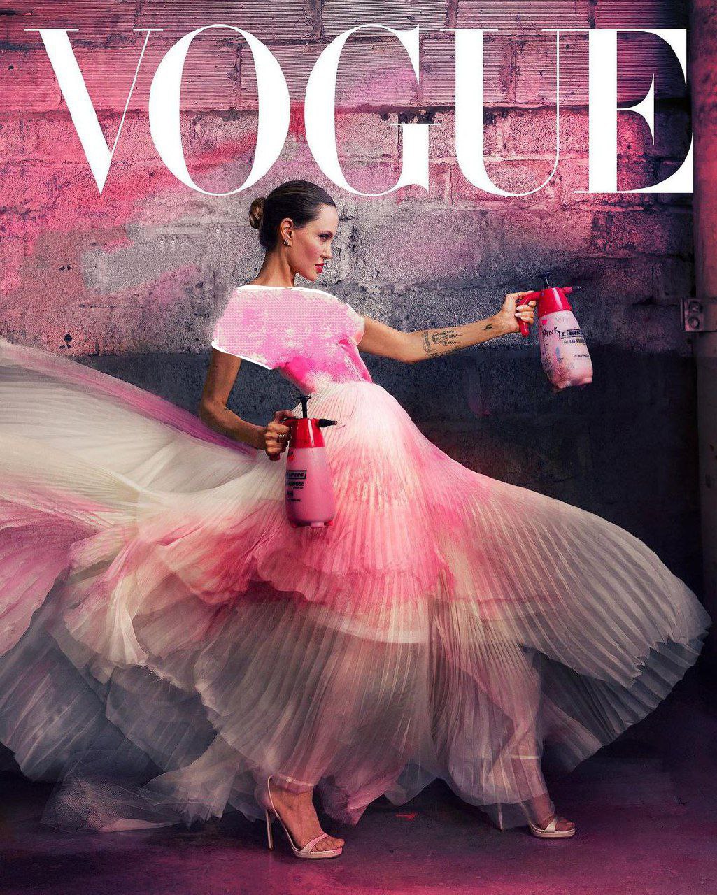 استایل جذاب آنجلینا جولی بر روی یک مجله