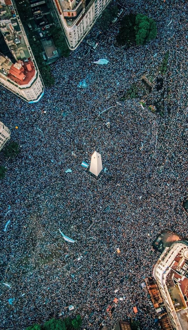 تصویر دیدنی از انتظار مردم آرژانتین برای مسی