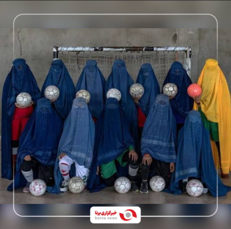عکس دسته‌جمعی از تیم فوتبال زنان کابل