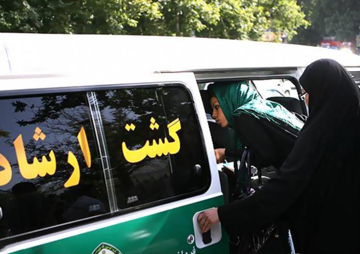 تحقیر و هُل‌دادن در شان زنان ایران نیست