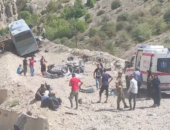 تصادف هولناک اتوبوس زائران گلستانی با ۹ خودرو 