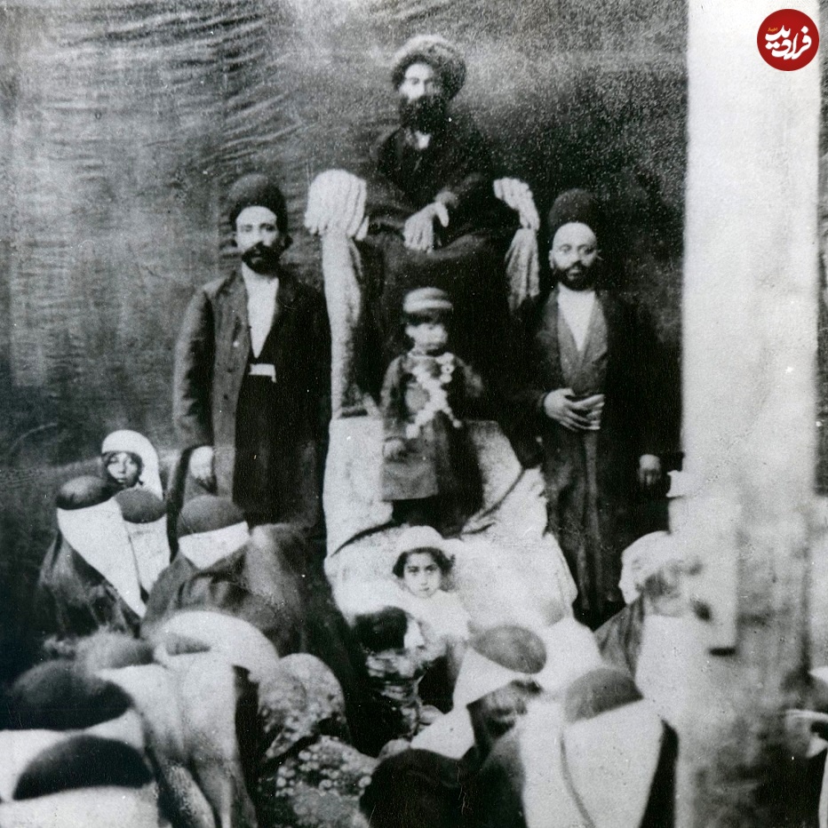 عکسی از احمدشاه قاجار در ۵ سالگی روی منبر!